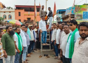 Jamshedpur rural jmm – झामुमो प्रखंड कमेटी ने बिरसा मुंडा की मूर्ति पर किया माल्यार्पण Jamshedpur rural jmm – झामुमो प्रखंड कमेटी ने बिरसा मुंडा की मूर्ति पर किया माल्यार्पण