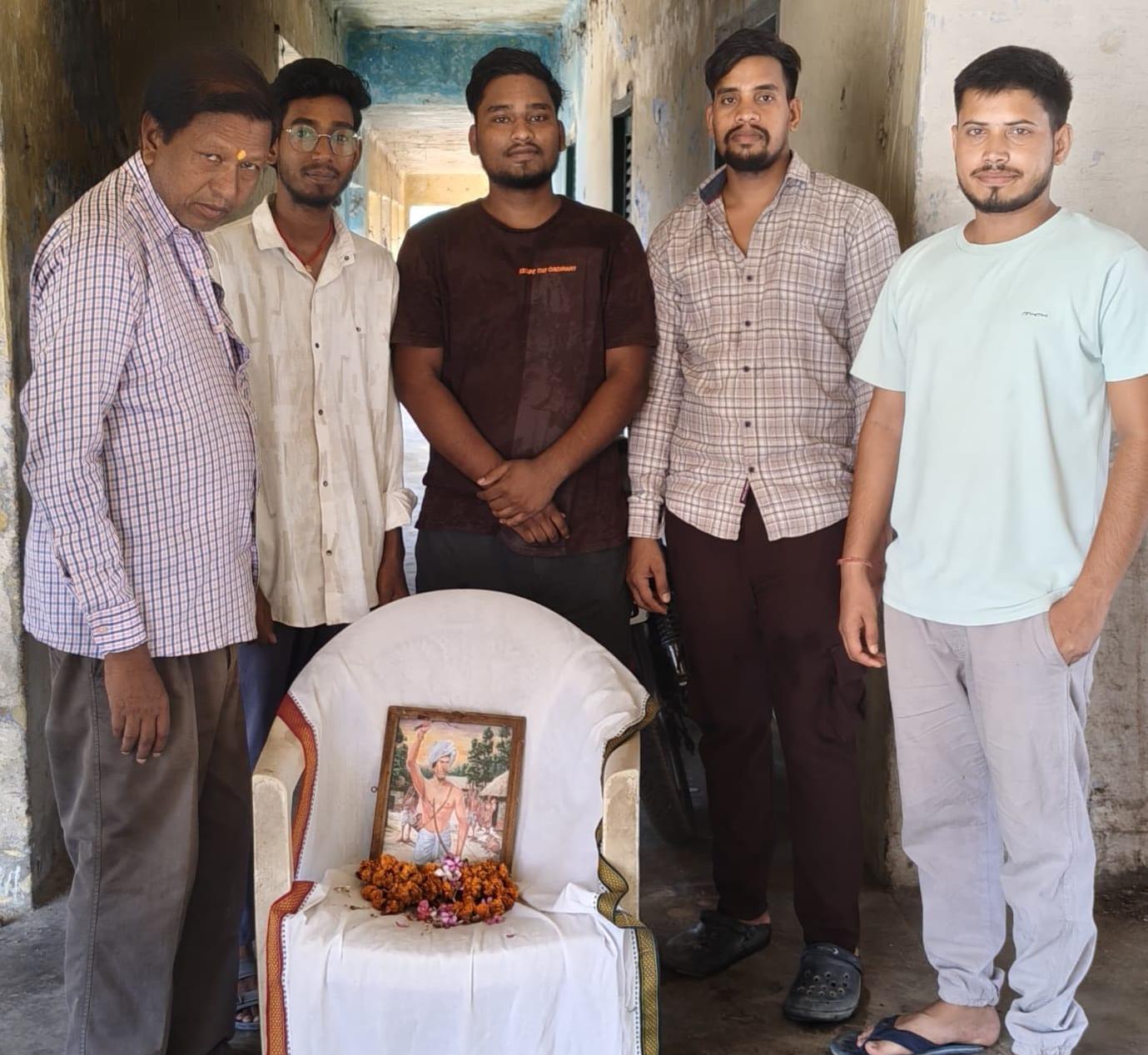 Jharkhand palamu – पलामू में शहादत दिवस पर धरती आबा भगवान बिरसा मुंडा को किया नमन, बेरोजगार संघर्ष मोर्चा ने दी श्रद्धांजलि Jharkhand palamu – पलामू में शहादत दिवस पर धरती आबा भगवान बिरसा मुंडा को किया नमन, बेरोजगार संघर्ष मोर्चा ने दी श्रद्धांजलि