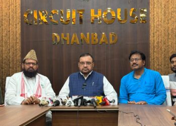 Jharkhand minority commission : झारखंड राज्य अल्पसंख्यक आयोग की टीम का धनबाद दौरा, चेयरमैन हिदायतुल्लाह खान ने मृतक दिलशाद अंसारी के परिजनों से की मुलाकात, हत्या मामले की गहराई से जांच और कड़ी कार्रवाई के दिए निर्देश