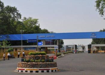 Tata motors controversy : टाटा मोटर्स के जमशेदपुर प्लांट में 1101 रुपये चंदा काटने का मुद्दा गर्माया, टेल्को वर्कर्स यूनियन के महामंत्री पहुंचे श्रम विभाग