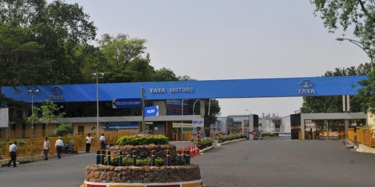 Tata motors controversy : टाटा मोटर्स के जमशेदपुर प्लांट में 1101 रुपये चंदा काटने का मुद्दा गर्माया, टेल्को वर्कर्स यूनियन के महामंत्री पहुंचे श्रम विभाग