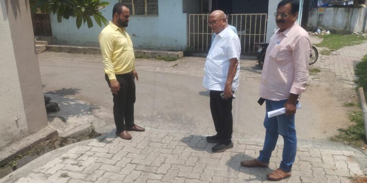 Jamshedpur mla saryu roy : जन शिकायत पर जमशेदपुर के विधायक सरयू राय ने किया सोनारी का दौरा, समस्या को देखा