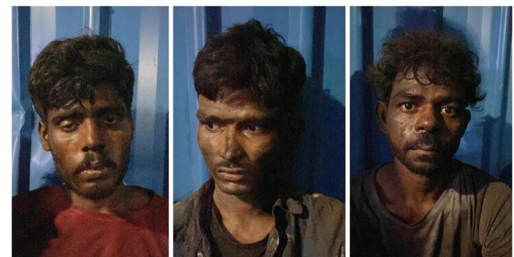 Tata steel thieves caught : टाटा स्टील की सुरक्षा टीम ने चोरी की बड़ी वारदात को किया नाकाम, तीन चोर गिरफ्तार Tata steel thieves caught : टाटा स्टील की सुरक्षा टीम ने चोरी की बड़ी वारदात को किया नाकाम, तीन चोर गिरफ्तार