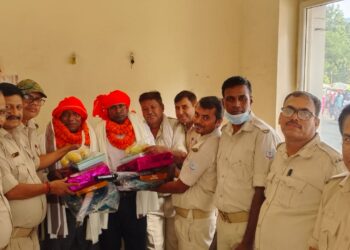 Jamshedpur farewell – एमजीएम अस्पताल में होमगार्ड के दो जवान हुए सेवानिवृत्त, सम्मानपूर्वक दी विदाई Jamshedpur farewell – एमजीएम अस्पताल में होमगार्ड के दो जवान हुए सेवानिवृत्त, सम्मानपूर्वक दी विदाई
