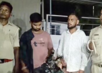 Jamshedpur late night encounter : टेल्को छिनतई मामले में देर रात पुलिस व आरोपी के बीच मुठभेड़, बीच बचाव में पांच राउंड फायरिंग Jamshedpur late night encounter : टेल्को छिनतई मामले में देर रात पुलिस व आरोपी के बीच मुठभेड़, बीच बचाव में पांच राउंड फायरिंग