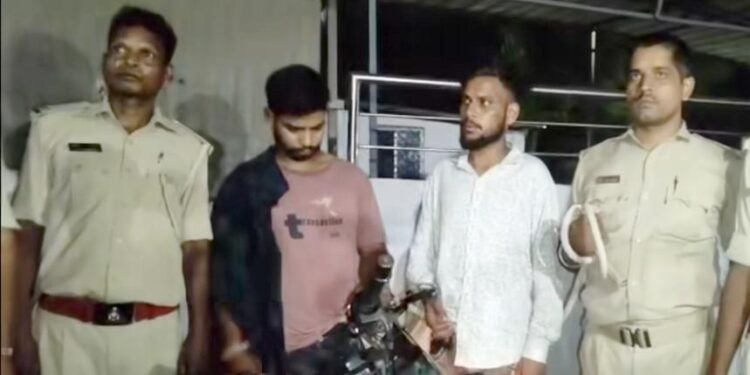 Jamshedpur late night encounter : टेल्को छिनतई मामले में देर रात पुलिस व आरोपी के बीच मुठभेड़, बीच बचाव में पांच राउंड फायरिंग
