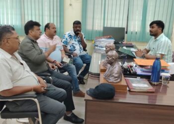 Jamshedpur jugsalai issue – जुगसलाई में 5 दिनों से कचरा उठाव ठप, पार्षदों ने कार्यपालक पदाधिकारी से की मुलाकात Jamshedpur jugsalai issue – जुगसलाई में 5 दिनों से कचरा उठाव ठप, पार्षदों ने कार्यपालक पदाधिकारी से की मुलाकात