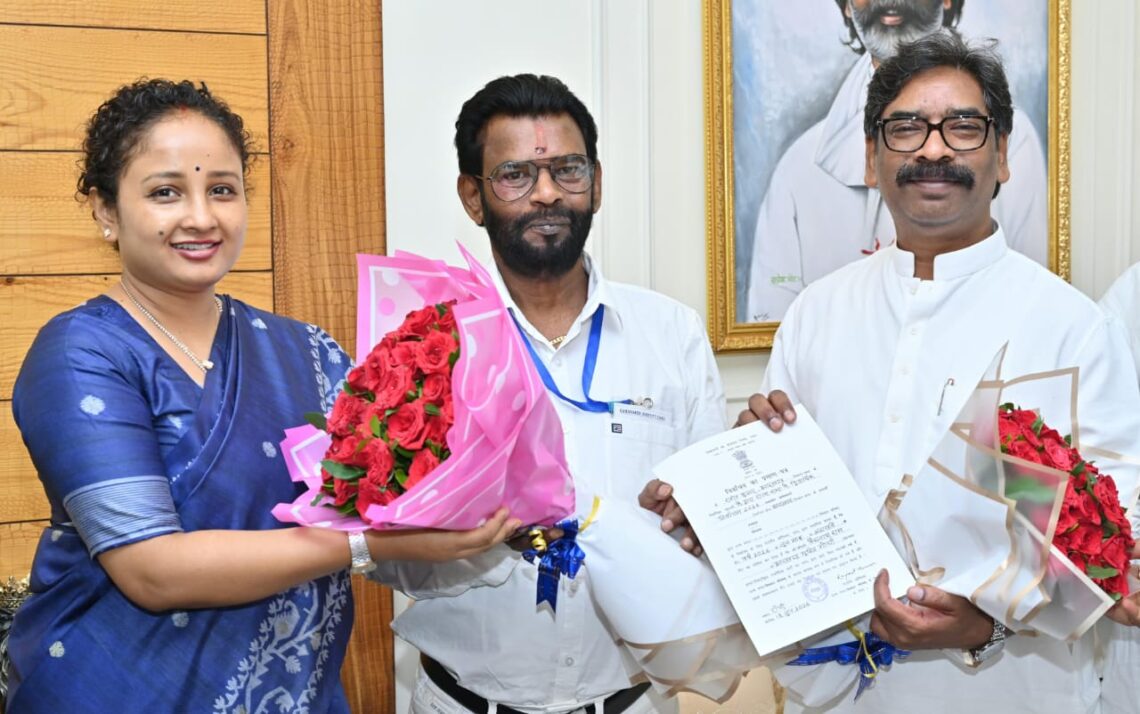 Jharkhand rajyasabha member meets cm : मुख्यमंत्री हेमन्त सोरेन से नव निर्वाचित राज्यसभा सांसद बैद्यनाथ राम ने की मुलाकात, दिखायी एकजुटता Jharkhand rajyasabha member meets cm : मुख्यमंत्री हेमन्त सोरेन से नव निर्वाचित राज्यसभा सांसद बैद्यनाथ राम ने की मुलाकात, दिखायी एकजुटता