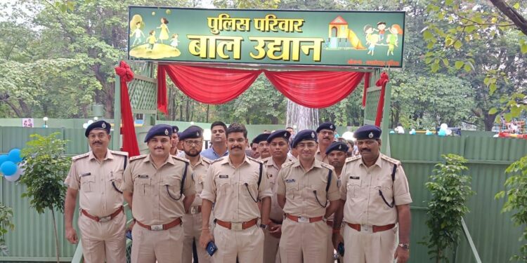 Jamshedpur bal udyan inauguration – गोलमुरी पुलिस केंद्र में एसएसपी ने किया बाल उद्यान का उद्घाटन, पौधरोपण कर हरित वातावरण के संरक्षण व संवर्धन का लिया संकल्प Jamshedpur bal udyan inauguration – गोलमुरी पुलिस केंद्र में एसएसपी ने किया बाल उद्यान का उद्घाटन, पौधरोपण कर हरित वातावरण के संरक्षण व संवर्धन का लिया संकल्प