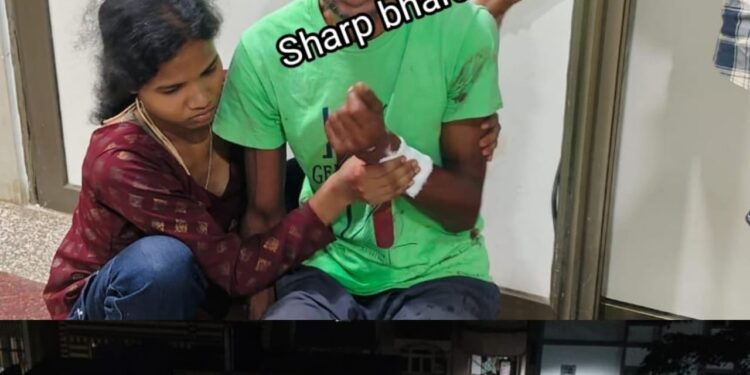 Jamshedpur mgm hospital incident – एमजीएम अस्पताल में मरीज ने चौथे मंजिल से कूदने का किया प्रयास, वार्ड में भर्ती दूसरे मरीज की सतर्कता से बची जान, देखिए – video Jamshedpur mgm hospital incident – एमजीएम अस्पताल में मरीज ने चौथे मंजिल से कूदने का किया प्रयास, वार्ड में भर्ती दूसरे मरीज की सतर्कता से बची जान, देखिए – video