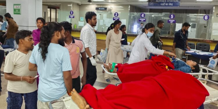 Jamshedpur border area accident – कपाली में गड्ढे में फंसकर टेंपो पलटा, दो बहनें घायल Jamshedpur border area accident – कपाली में गड्ढे में फंसकर टेंपो पलटा, दो बहनें घायल