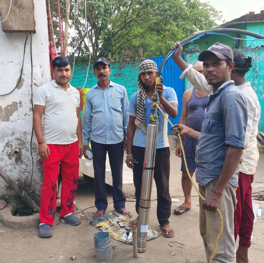 Jamshedpur panchayat samiti initiative – पंचायत समिति सदस्य सुनील गुप्ता की पहल रंग लाई, पोस्तो नगर में लगा नया सबमर्सिबल पंप