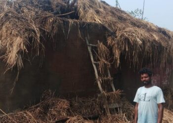 Jamshedpur rural fire : पटमदा में फूस के घर में लगी आग, सामान जलकर राख Jamshedpur rural fire : पटमदा में फूस के घर में लगी आग, सामान जलकर राख