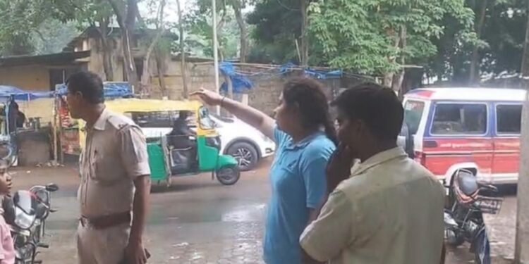 Jamshedpur snatching : सिदगोड़ा में फिर चेन स्नेचिंग, मॉर्निंग वॉक पर निकली महिला बनी शिकार Jamshedpur snatching : सिदगोड़ा में फिर चेन स्नेचिंग, मॉर्निंग वॉक पर निकली महिला बनी शिकार