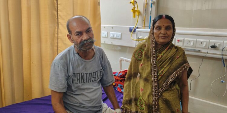 Jamshedpur home guard jawan – एमजीएम अस्पताल में ड्यूटी के दौरान होमगार्ड जवान की बिगड़ी तबीयत, साथियों ने उपचार में किया आर्थिक सहयोग Jamshedpur home guard jawan – एमजीएम अस्पताल में ड्यूटी के दौरान होमगार्ड जवान की बिगड़ी तबीयत, साथियों ने उपचार में किया आर्थिक सहयोग