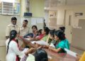 Jamshedpur mgm hospital hungama – एमजीएम अस्पताल की गायनिक ओपीडी के बाहर हंगामा, परिजनों और कर्मचारी के बीच विवाद