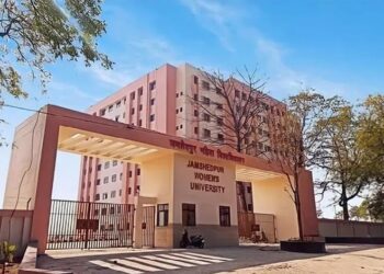 Jamshedpur womens university : जमशेदपुर महिला विवि एनएसएस में चला नशा के विरुद्ध जागरूकता अभियान, एनएसएस की छात्राओं ने लिया नशा मुक्त भारत बनाने का संकल्प