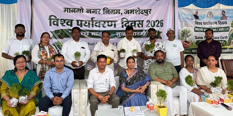 Jamshedpur plantation in mmc premises : मानगो नगर निगम कार्यालय में विश्व पर्यावरण दिवस पर कई कार्यक्रम आयोजित, महापौर सुधा गुप्ता ने पौधा रोपण कर लोगों को पर्यावरण संरक्षण के प्रति किया जागरूक