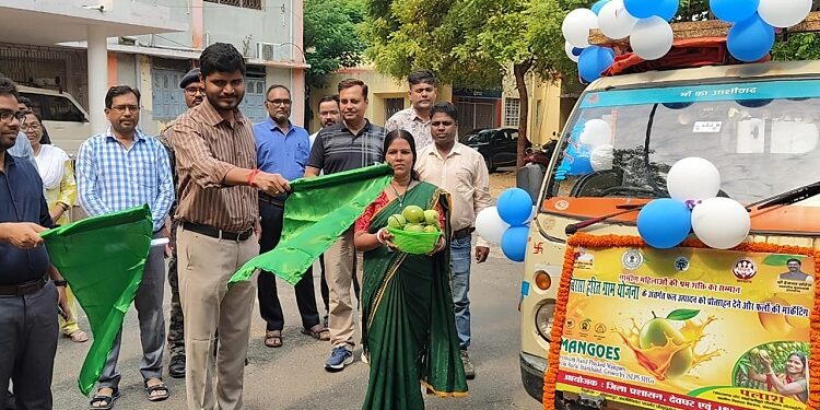 Jharkhand deoghar ddc flags off jagrukta rath : देवघर डीडीसी ने विकास भवन परिसर से रवाना किया विशेष जागरूकता रथ, रथ आम उत्पादन और मार्केटिंग को बढ़ावा देने के लिए करेगा जागरूक