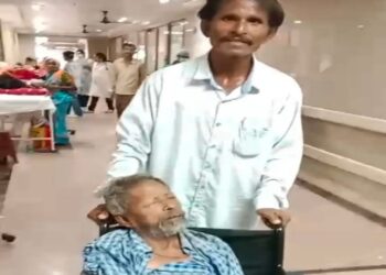 Jamshedpur mgm missing patient found from basement : एमजीएम अस्पताल से शनिवार देर रात मरीज के लापता होने से मची खलबली, सुबह में खोजबीन में बेसमेंट के गेट के पास सुरक्षित मिला बुजुर्ग मरीज  