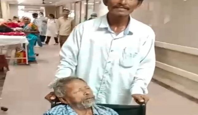 Jamshedpur mgm missing patient found from basement : एमजीएम अस्पताल से शनिवार देर रात मरीज के लापता होने से मची खलबली, सुबह में खोजबीन में बेसमेंट के गेट के पास सुरक्षित मिला बुजुर्ग मरीज Jamshedpur mgm missing patient found from basement : एमजीएम अस्पताल से शनिवार देर रात मरीज के लापता होने से मची खलबली, सुबह में खोजबीन में बेसमेंट के गेट के पास सुरक्षित मिला बुजुर्ग मरीज