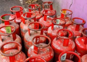 Jamshedpur lpg price hike : रसोई गैस फिर हुई महंगी, घरेलू एलपीजी सिलेंडर की कीमत में 29 रुपये की बढ़ोतरी, ग्राहकों को 14.2 किलो के एलपीजी सिलेंडर के लिए अब चुकाने होंगे 981.5 रुपये