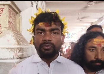Jharkhand mla jayram mahato in baba dham : विधायक जयराम महतो ने बाबा बैधनाथ का किया दर्शन-पूजन, अपने क्षेत्र सहित पूरे राज्य वासियों के लिए की कल्याण की कामना