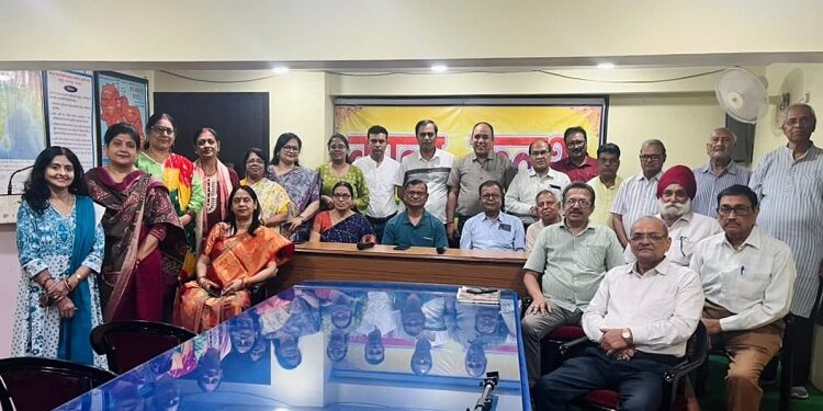 Jamshedpur tulsi bhawan : तुलसी भवन में मनी सुप्रसिद्ध साहित्यकार बाबा नागार्जुन की जयंती, काव्य कलश के तहत 35 साहित्यकारों ने  पढ़ीं स्वरचित कविताएं