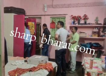 Jamshedpur theft : टेल्को थाना क्षेत्र में टाटा मोटर्स कर्मी के क्वार्टर में चोरी, 5 लाख के गहने और नकदी ले उड़े चोर, पीछे का दरवाजा तोड़कर घर में घुसे चोर Jamshedpur theft : टेल्को थाना क्षेत्र में टाटा मोटर्स कर्मी के क्वार्टर में चोरी, 5 लाख के गहने और नकदी ले उड़े चोर, पीछे का दरवाजा तोड़कर घर में घुसे चोर