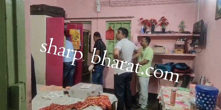 Jamshedpur theft : टेल्को थाना क्षेत्र में टाटा मोटर्स कर्मी के क्वार्टर में चोरी, 5 लाख के गहने और नकदी ले उड़े चोर, पीछे का दरवाजा तोड़कर घर में घुसे चोर