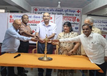 Jamshedpur red cross blood donation : पूर्वी सिंहभूम रेड क्रॉस सोसाइटी के शिविर में 52 लोगों ने किया रक्तदान, हिमालया स्टील मिल्स सर्विसेज के सीएसआर अभियान के तहत लगा शिविर Jamshedpur red cross blood donation : पूर्वी सिंहभूम रेड क्रॉस सोसाइटी के शिविर में 52 लोगों ने किया रक्तदान, हिमालया स्टील मिल्स सर्विसेज के सीएसआर अभियान के तहत लगा शिविर