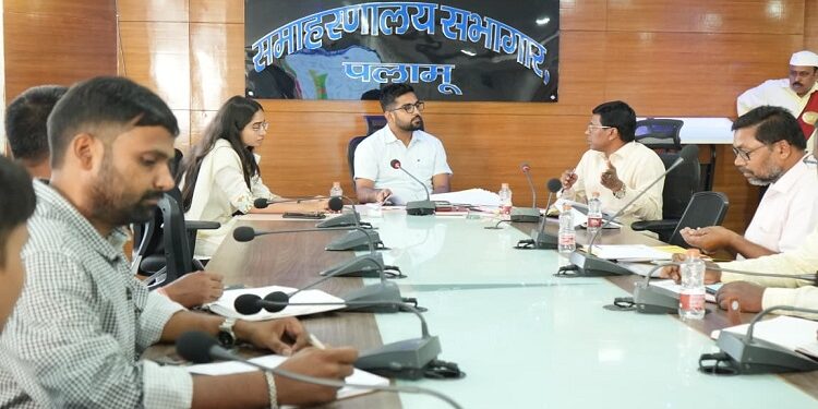 Jharkhand medininagar dc review meeting : पलामू डीसी ने की जिला आपूर्ति विभाग के कार्यों की समीक्षा, अनुपस्थित राइस मिलर्स को किया गया शो कॉज Jharkhand medininagar dc review meeting : पलामू डीसी ने की जिला आपूर्ति विभाग के कार्यों की समीक्षा, अनुपस्थित राइस मिलर्स को किया गया शो कॉज