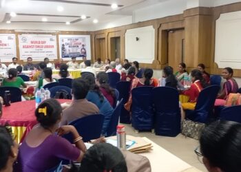 jamshedpur labour department : जमशेदपुर में श्रम मामलों को लेकर हुई सुनवाई, कई मसलों का हुआ निबटारा jamshedpur labour department : जमशेदपुर में श्रम मामलों को लेकर हुई सुनवाई, कई मसलों का हुआ निबटारा