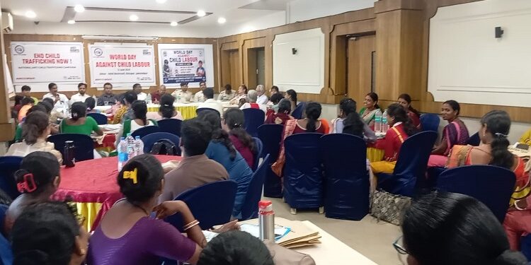 jamshedpur labour department : जमशेदपुर में श्रम मामलों को लेकर हुई सुनवाई, कई मसलों का हुआ निबटारा