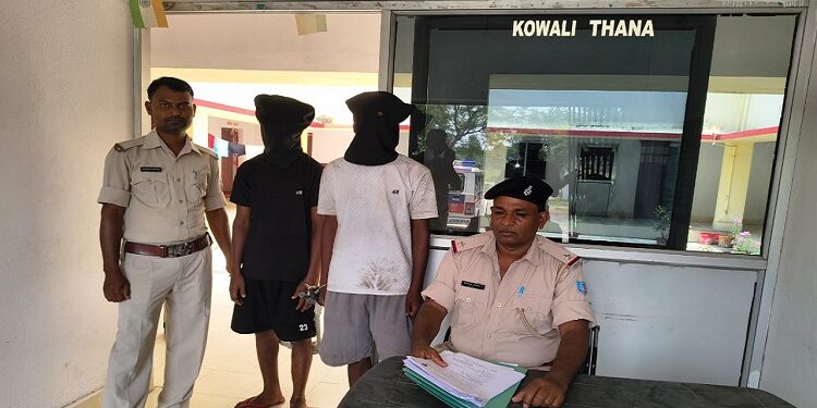 Jamshedpur rural two arrested in theft case : कोवाली पुलिस ने 24 घंटे के अंदर स्कूटी चोरी मामले में दो गिरफ्तार, पुलिस ने बागबेड़ा से दोनों चोरों को पकड़ा, भेजे गए जेल Jamshedpur rural two arrested in theft case : कोवाली पुलिस ने 24 घंटे के अंदर स्कूटी चोरी मामले में दो गिरफ्तार, पुलिस ने बागबेड़ा से दोनों चोरों को पकड़ा, भेजे गए जेल