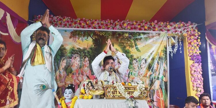 Jamshedpur bhagwat katha : जमशेदपुर ईस्टप्लांट बस्ती में भागवत कथा के तीसरे दिन बही भक्ति धारा, कथा वाचक ने सुनाई ध्रुव, जड़ भरत, अजामिल व भक्त प्रह्लाद की कथा