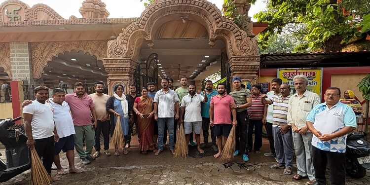 Jamshedpur bjp awareness campaign : भाजपा बारीडीह मंडल की ओर से चलाया स्वच्छता जागरूकता अभियान, सूर्यमंदिर एवं आसपास की सफाई कर दिया स्वच्छता का संदेश