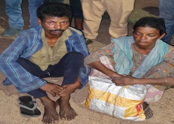 Jamshedpur rural two arrested for child abduction : हल्दीपोखर में ग्रामीणों ने बच्चा चोरी के संदेह में महिला व पुरुष को पकड़ा, साथ रखे बच्चे का नाम तक नहीं बता पाये दोनों, ग्रामीणों ने दोनों को किया कोवाली पुलिस के हवाले Jamshedpur rural two arrested for child abduction : हल्दीपोखर में ग्रामीणों ने बच्चा चोरी के संदेह में महिला व पुरुष को पकड़ा, साथ रखे बच्चे का नाम तक नहीं बता पाये दोनों, ग्रामीणों ने दोनों को किया कोवाली पुलिस के हवाले