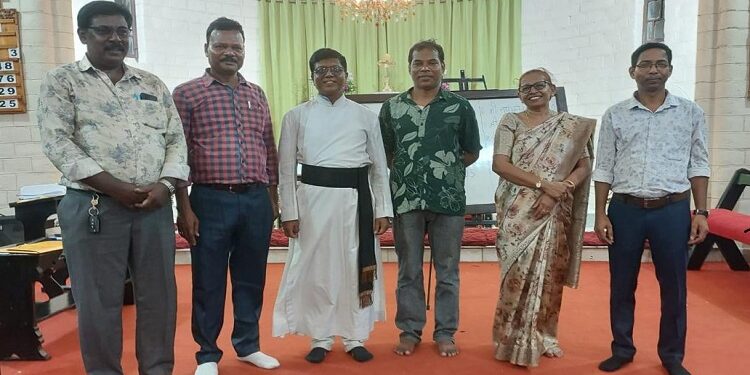jamshedpur church election : बिष्टुपुर के सेंट जॉर्ज चर्च जमशेदपुर पेरिस का आम सभा एवं चुनाव शांतिपूर्वक संपन्न, जानें किसको कितना वोट मिला jamshedpur church election : बिष्टुपुर के सेंट जॉर्ज चर्च जमशेदपुर पेरिस का आम सभा एवं चुनाव शांतिपूर्वक संपन्न, जानें किसको कितना वोट मिला