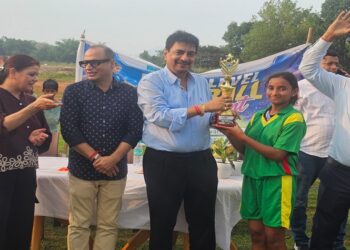 Jharkhand deoghar football tournament : देवघर के सांरवा मैदान में प्रखंड स्तरीय फुटबॉल प्रतियोगिता आयोजित, रोमांचक मुकाबले में डॉ एपीजे अब्दुल कलाम टीम ने जीती प्रतियोगिता Jharkhand deoghar football tournament : देवघर के सांरवा मैदान में प्रखंड स्तरीय फुटबॉल प्रतियोगिता आयोजित, रोमांचक मुकाबले में डॉ एपीजे अब्दुल कलाम टीम ने जीती प्रतियोगिता