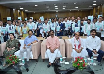 Jharkhand cm distribute joining letter to jpsc pass out : मुख्यमंत्री हेमन्त सोरेन ने झारखंड लोक सेवा आयोग के नव-चयनित अभ्यर्थियों में नियुक्ति पत्र किया वितरित, 262 अभ्यर्थियों को औपचारिक रूप से नियुक्ति की प्रदान Jharkhand cm distribute joining letter to jpsc pass out : मुख्यमंत्री हेमन्त सोरेन ने झारखंड लोक सेवा आयोग के नव-चयनित अभ्यर्थियों में नियुक्ति पत्र किया वितरित, 262 अभ्यर्थियों को औपचारिक रूप से नियुक्ति की प्रदान