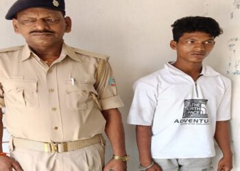 Jamshedpur accused arrested : जमशेदपुर के आजादनगर थाना क्षेत्र में चोरी का आरोपी गिरफ्तार, पुलिस ने कार्रवाई करते हुए भेजा न्यायिक हिरासत में
