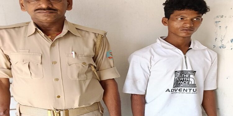 Jamshedpur accused arrested : जमशेदपुर के आजादनगर थाना क्षेत्र में चोरी का आरोपी गिरफ्तार, पुलिस ने कार्रवाई करते हुए भेजा न्यायिक हिरासत में Jamshedpur accused arrested : जमशेदपुर के आजादनगर थाना क्षेत्र में चोरी का आरोपी गिरफ्तार, पुलिस ने कार्रवाई करते हुए भेजा न्यायिक हिरासत में