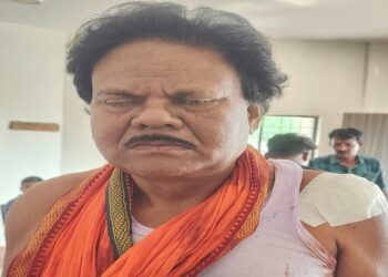 Jamshedpur rural one injured in land dispute : गालूडीह के बड़बिल गांव में जमीन विवाद ने लिया हिंसक मोड़, तलवार हमले में युवक के जख्मी होने पर हंगामा, सूचना पाकर गांव पहुंची पुलिस कर रही पूछताछ