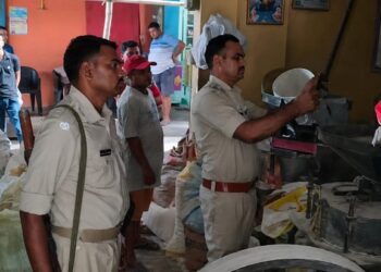Jamshedpur fire in power mill : गोलमुरी स्थित प्रतीक पावर मिल में शॉर्ट सर्किट से लगी आग, फायर ब्रिगेड व कर्मियों की तत्परता से बड़ा हादसा टला