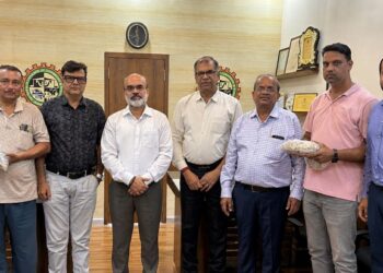 Jamshedpur coin distribution : सिंहभूम चैंबर के सिक्का वितरण अभियान के तहत ₹5 लाख के सिक्कों का वितरण, सेंट्रल बैंक ऑफ इंडिया के सहयोग से हुआ सिक्का वितरण
