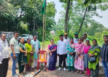 Jamshedpur sudhir mahato jayanti : जमशेदपुर प्रखंड कार्यालय के बाहर मनी पूर्व उपमुख्यमंत्री स्व सुधीर महतो की 72वीं जयंती, प्रखंड अध्यक्ष पलटन मुर्मू के नेतृत्व में अर्पित की गई श्रद्धांजलि