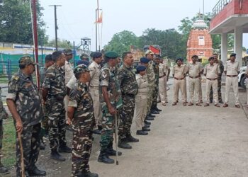 Jamshedpur police route march : आगामी मुहर्रम को लेकर बर्मामाइंस थाना क्षेत्र में पुलिस बल ने किया रूट मार्च, क्षेत्र के लोगों से की मुहर्रम के दौरान शांति एवं सद्भाव बनाये रखने की अपील
