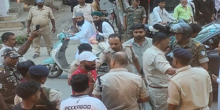 Jamshedpur clash : मानगो ओल्ड पुरुलिया रोड में बैरिकोडिंग को लेकर दो पक्षों में झड़प, आजादनगर पुलिस ने त्वरित कार्रवाई कर शांत कराया मामला