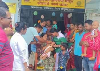 Jamshedpur rural puls polio campaign : बहरागोड़ा के मानुषमुरिया में मुखिया ने पोलियो की दवा पिलाकर किया पल्स पोलियो अभियान की शुरुआत